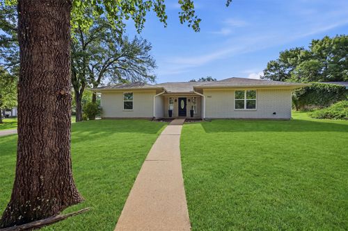 900 Cortez St, Denison, TX, 75020-3822 | Card Image
