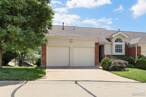 1927 Bennington Common Dr, Saint Louis, MO, 63146-2556 | Card Image