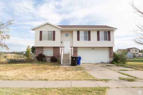 2815 W 2435 S, Syracuse, UT, 84075-7026 | Card Image
