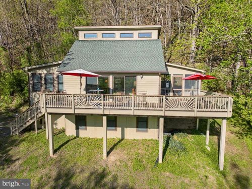 902 Misty Meadow Ln, Bentonville, VA, 22610-2112 | Card Image