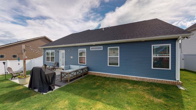 Great outdoor space with privacy vinyl fence | Image 27