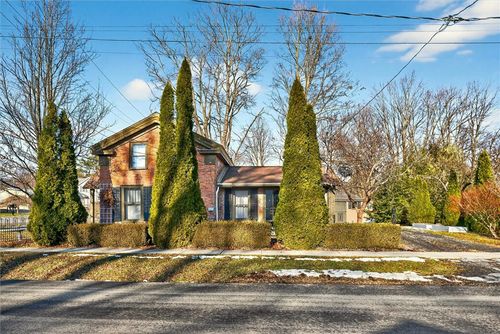 17 Washington St, Dundee, NY, 14837-1032 | Card Image