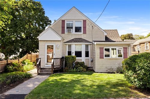 11 Yale Ave, Warwick, RI, 02888-4429 | Card Image