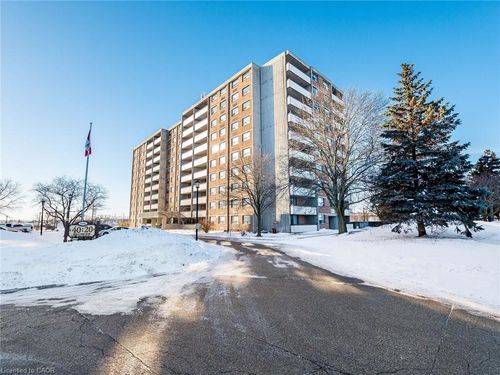 308-20 William Roe Blvd, Newmarket, ON, L3Y5V6 | Card Image