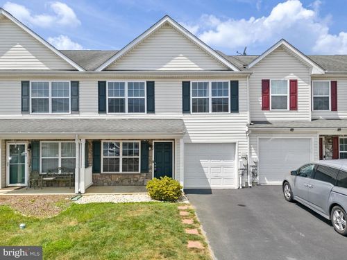 92 Fuzzy Tail Dr, RANSON, WV, 25438-4877 | Card Image