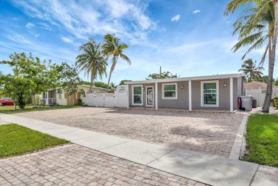 5278 Ne 19th Terrace, House other with 2 bedrooms, 2 bathrooms and null parking in Pompano Beach FL | Image 1