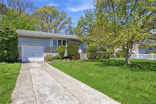 50 Arlene Dr, Brentwood, NY, 11717-7402 | Card Image
