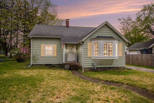 304 N Detroit St, Buchanan, MI, 49107-1204 | Card Image