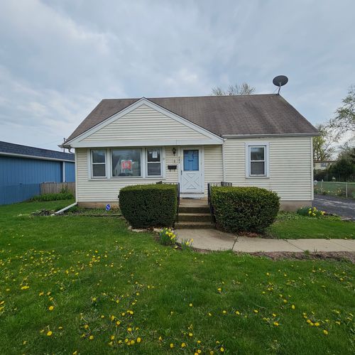 261 Macarthur Dr, Northlake, IL, 60164-1451 | Card Image