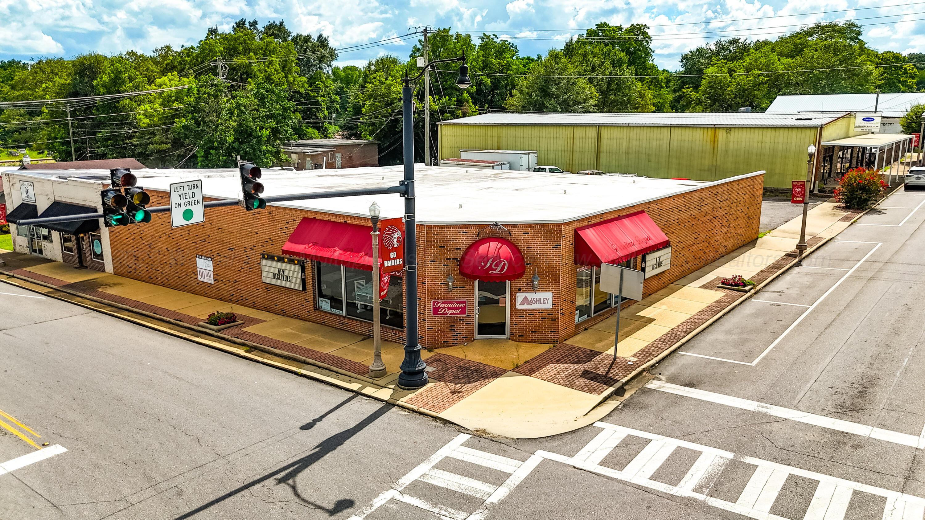 Commercial Sale in Guin 5