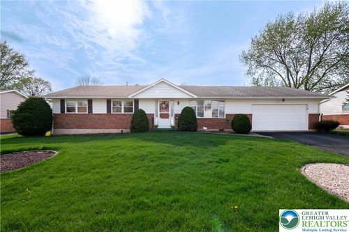1424 Oak Dr, MACUNGIE, PA, 18062-9467 | Card Image