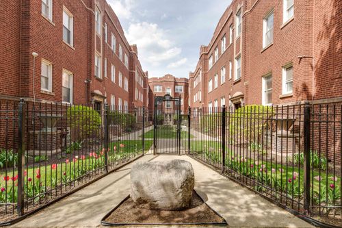 3n-1348 W Estes Ave, Chicago, IL, 60626-5478 | Card Image