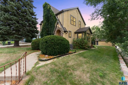 300 E Stearns Ave, Chamberlain, SD, 57325-1452 | Card Image