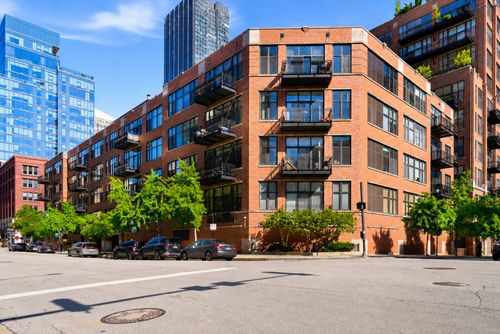 1010-333 W Hubbard St, Chicago, IL, 60654-4925 | Card Image