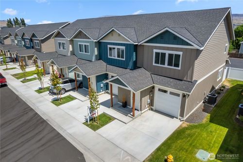 d2-1030 Finch Ln, Wenatchee, WA, 98801 | Card Image