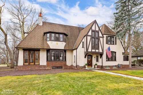 1041 Lochmoor Blvd, Grosse Pointe Woods, MI, 48236-1758 | Card Image