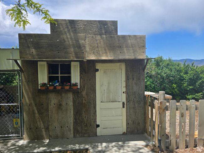 View of outdoor structure with a mountain view | Image 61