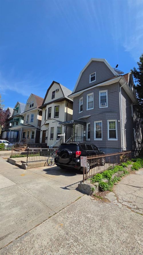 811 E 8th St, Brooklyn, NY, 11230-2259 | Card Image