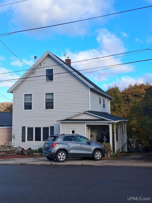 106 E Houghton Avenue, Houghton, MI, 49931 | Card Image