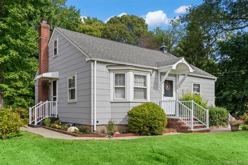 39 Lewis Ct, Huntingtn Sta, NY, 11746-1112 | Card Image