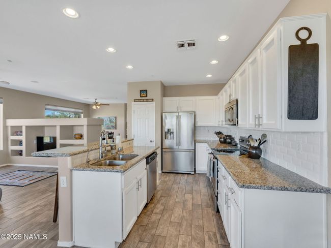 41310 N Clear Crossing Ct, House other with 2 bedrooms, 2 bathrooms and null parking in Anthem AZ | Image 15
