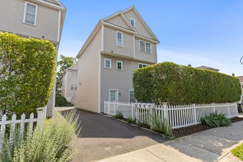 214 Seaside Ave, Stamford, CT, 06902-9418 | Card Image