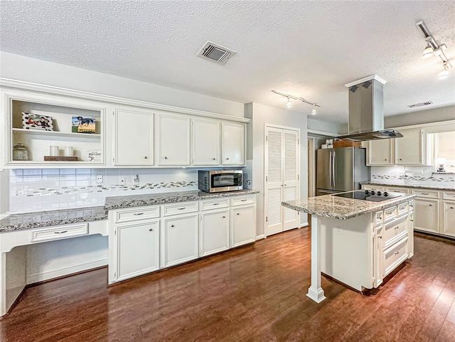 Ample storage space ensures quality meals are made-or at least edible! | Image 6