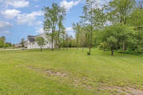 7302 Geraldine Cir, Swartz Creek, MI, 48473-7647 | Card Image