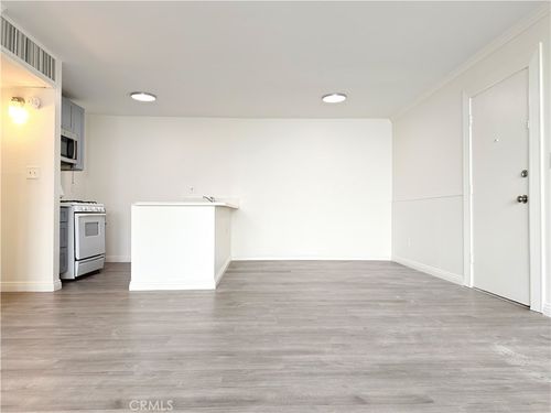 unit-177-8601 International Ave, Canoga Park, CA, 91304-7502 | Card Image