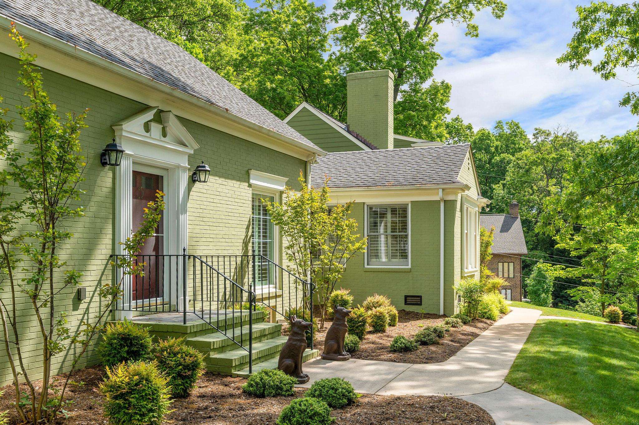 Woodland Dr, Staunton, VA 24401
