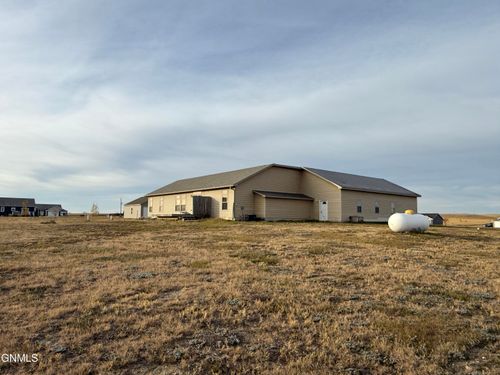 13683 Mulberry Loop Nw, Williston, ND, 58801-9151 | Card Image