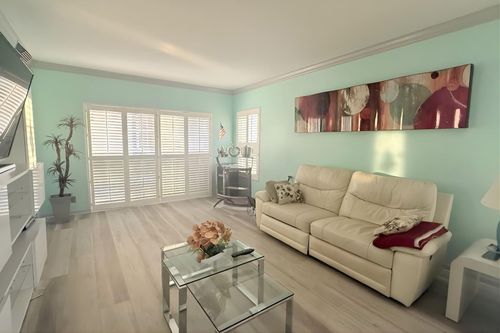 415-4117 Bougainvilla Dr, Lauderdale By The Sea, FL, 33308-5415 | Card Image