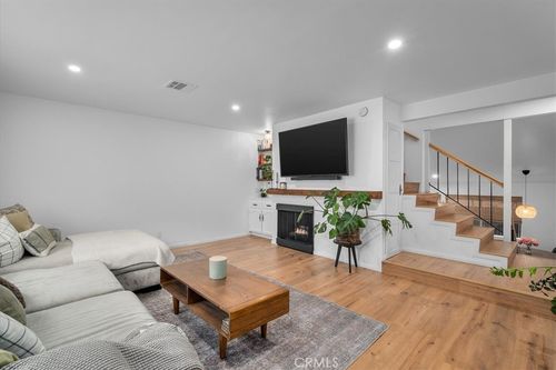 apt-6-5465 Newcastle Ave, Encino, CA, 91316-2081 | Card Image