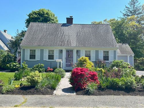 35 Walnut St, Hyannis, MA, 02601-5771 | Card Image