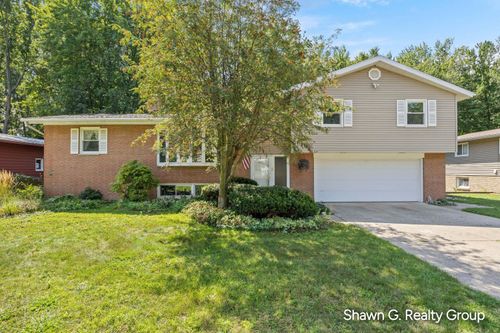 1490 Marwood Dr Se, Kentwood, MI, 49508-4868 | Card Image