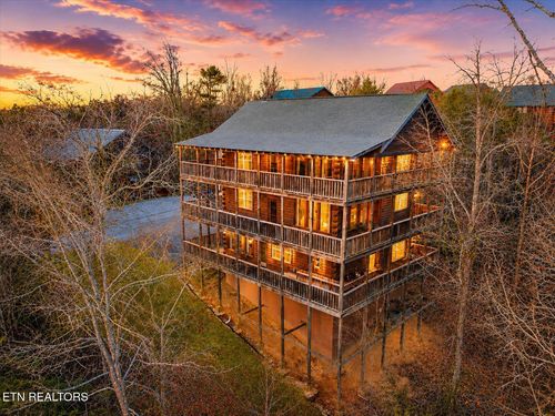 2022 Oakmont Dr, Sevierville, TN, 37876-3406 | Card Image