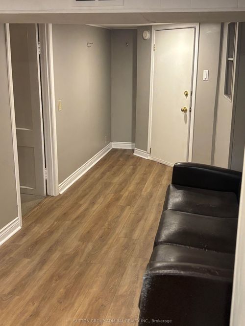 226 Bay St N, Hamilton, ON, L8R2R2 | Card Image