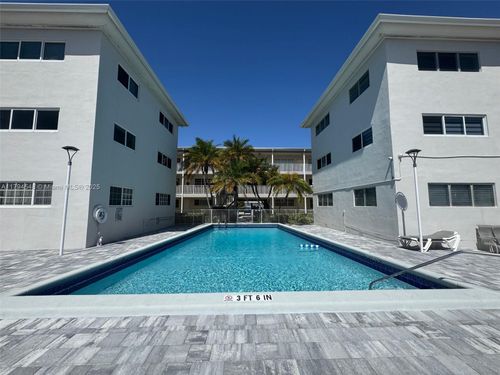 apt-301-462 Golden Isles Dr, Hallandale Beach, FL, 33009-7572 | Card Image