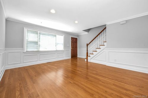 69 Ellsworth Ave, Harrison, NY, 10528-2921 | Card Image