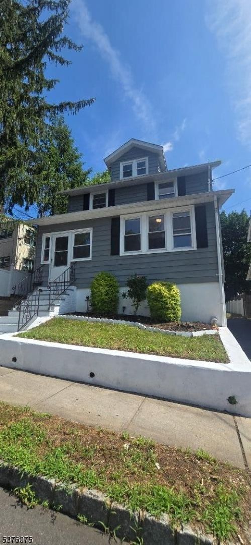 2043 Ostwood Ter, Maplewood, NJ, 07040-3338 | Card Image
