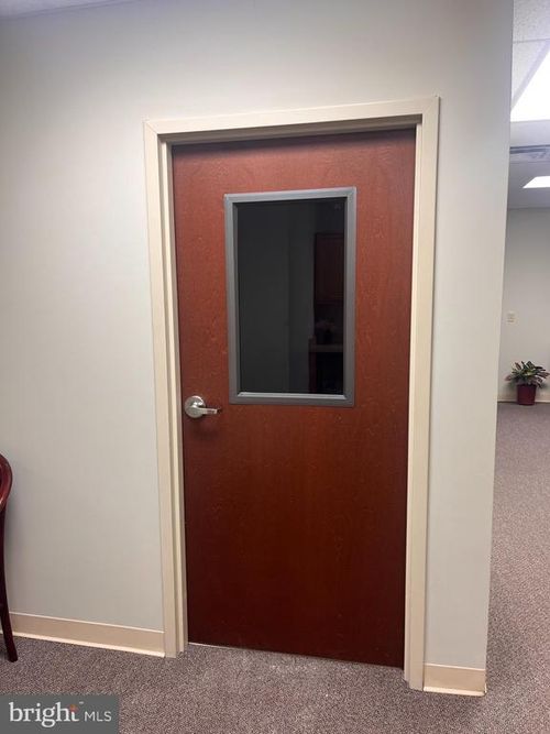 801-1512 E Caracas Ave, HERSHEY, PA, 17033-1184 | Card Image