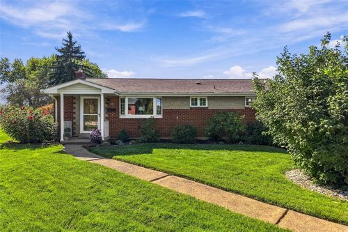 16 S Rolling Hills Ave, Irwin, PA, 15642-3221 | Card Image