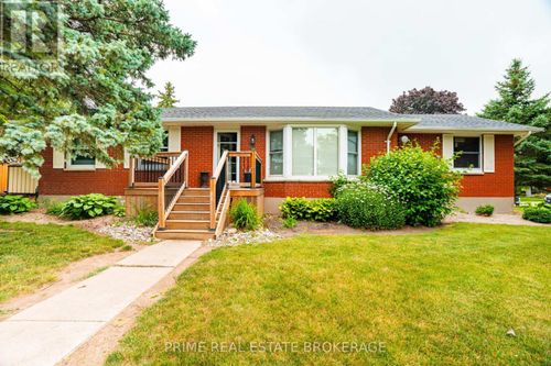36 Orchard St, Exeter, ON, N0M1S3 | Card Image