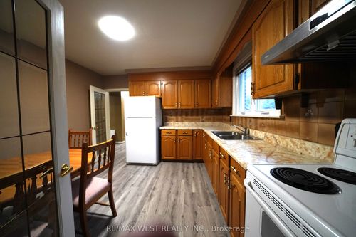 35 Beckett Ave, North York, ON, M6L2B3 | Card Image