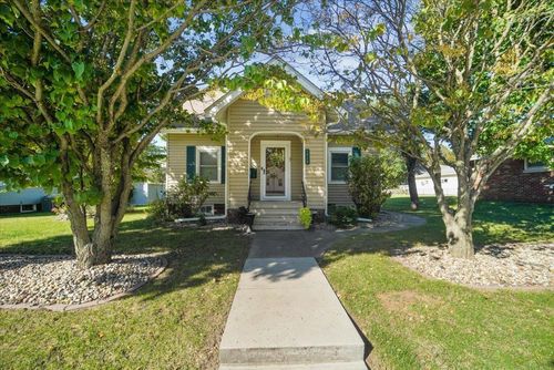 1615 Main St, Cedar Falls, IA, 50613-4030 | Card Image
