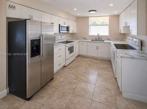 apt-6-12275 Ne 19th Ave, North Miami, FL, 33181-2845 | Card Image