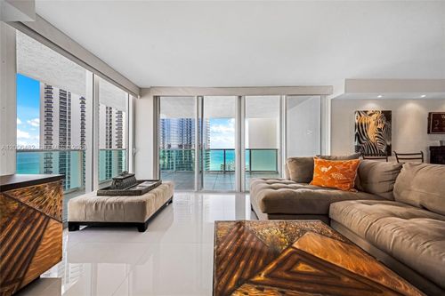 1905-100 Bayview Dr, Sunny Isles Beach, FL, 33160-4742 | Card Image