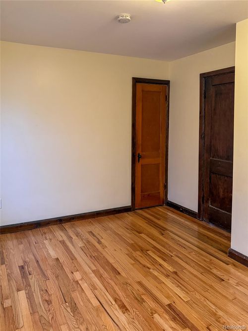 6037 Cooper St, Taylor, MI, 48180-1248 | Card Image