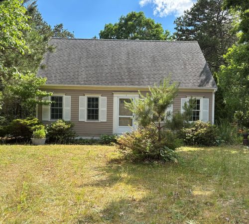 1 Castle Ln, Sandwich, MA, 02563-5111 | Card Image