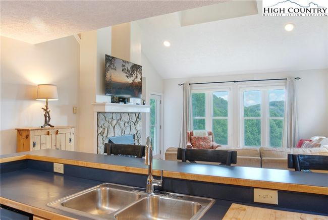 APT-132 - 165 Grandfather Cir, Condo with 2 bedrooms, 2 bathrooms and null parking in Seven Devils NC | Image 9